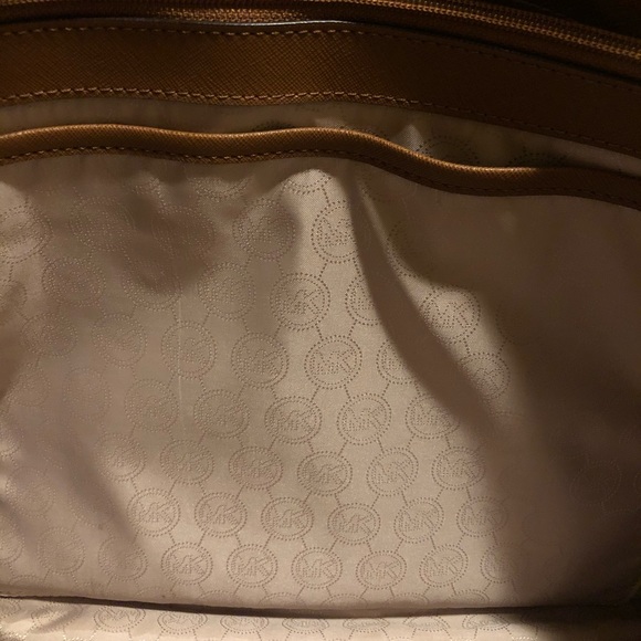 Michael Kors Jet Set Medium Tote - Picture 5 of 6